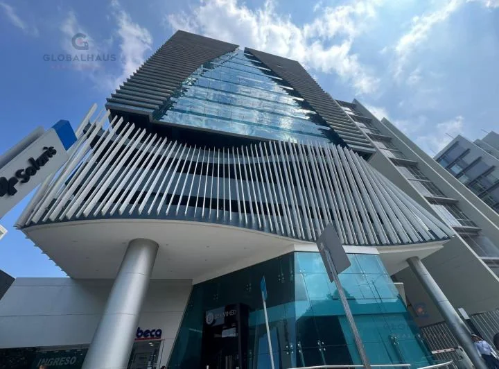 Venta de Consultorio en Torre Médica Solaris - 2 Parqueos Incluidos. G. m, Guayas — imagen 1