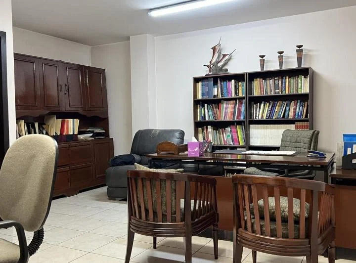Oficina Consultorio en Venta Barrio Orellana Centro de Guayaquil Sans, Guayas — imagen 1