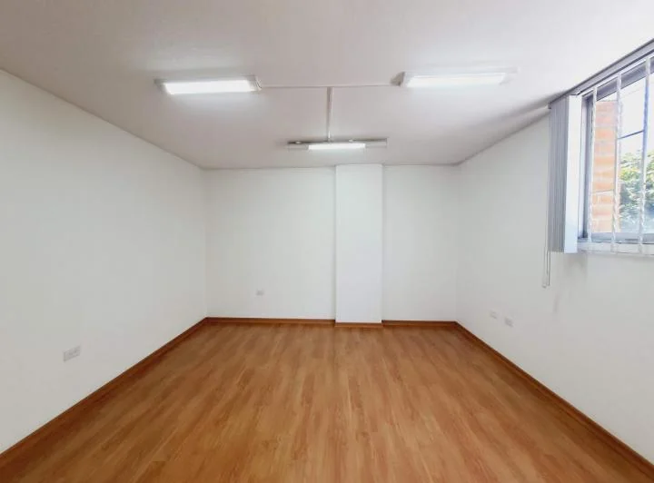 Oficina de Venta, Excelente Estado, Sector La Mariscal — imagen 1