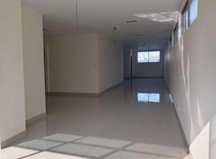 En Venta Oficina con 2 Parqueos, Kennedy Norte, Guayas — imagen 1