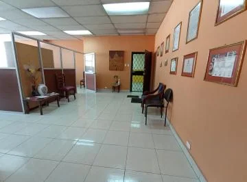 En Venta Amplia Oficina 112 m² – La Alameda — imagen 3