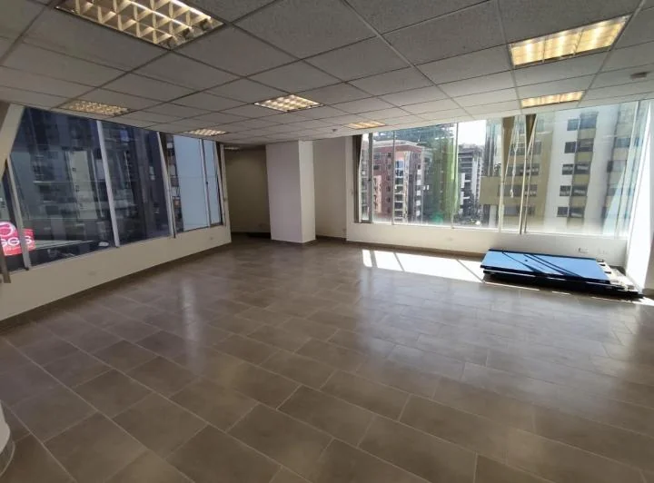C/ Rep. del Salvador, Oficina de 86 m² en Venta, Sector Suiza — imagen 1