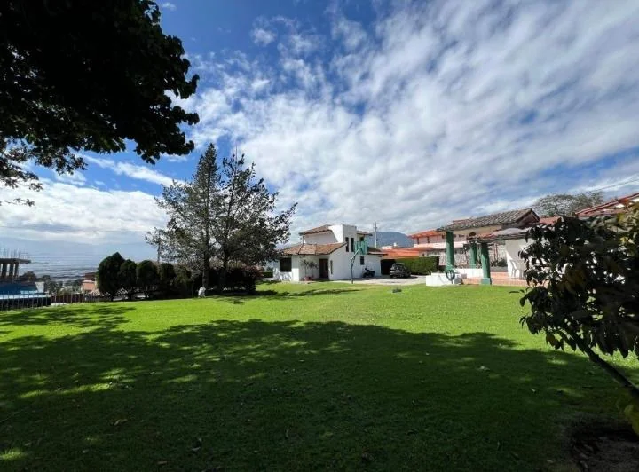 Terreno de 2600 m² en Venta en San Juan de Cumbayá — imagen 1