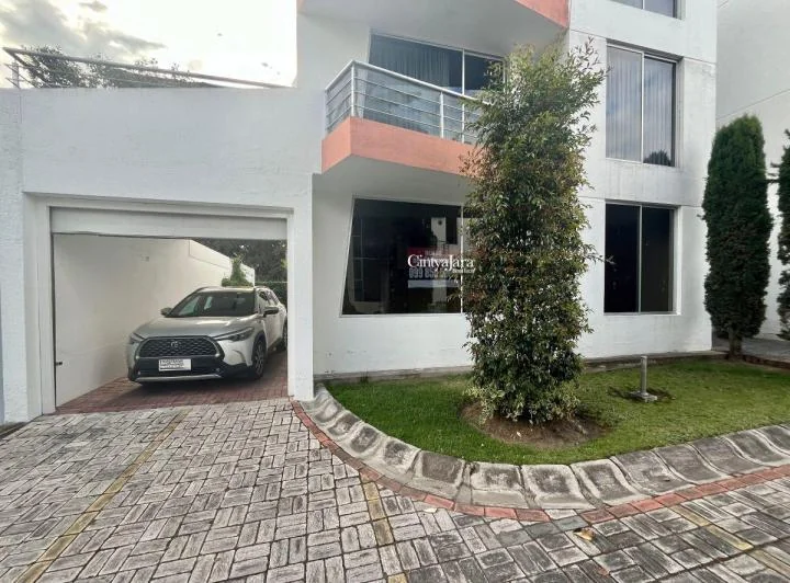 Departamento de Venta con Jardin, Conjunto Privado, 2 Dorm., Cumbayá — imagen 1
