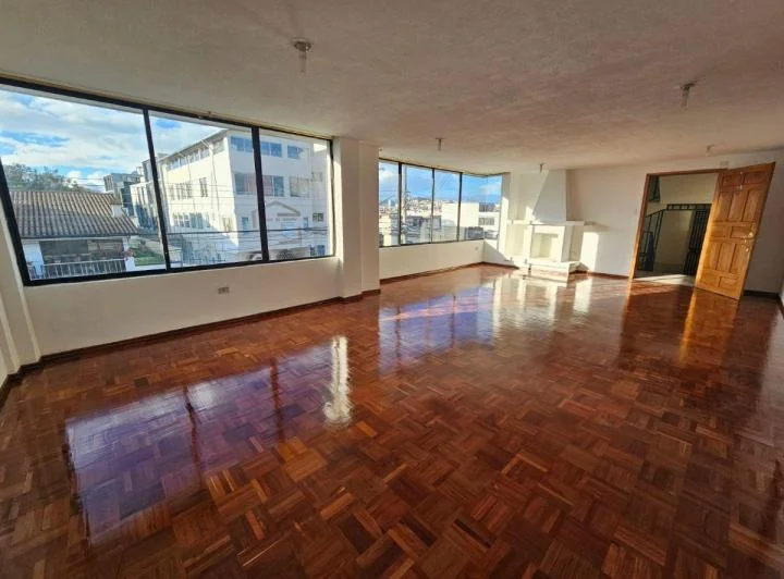 Venta Departamento Sector La Florida 149 m, 2 Cuadras Av La Prensa Ex Aeropuerto, Parqueadero — imagen 1