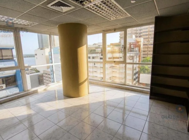 Venta Oficina Cordova y Junin Centro de Guayaquil, 117 m² J. C. Guayas — imagen 1