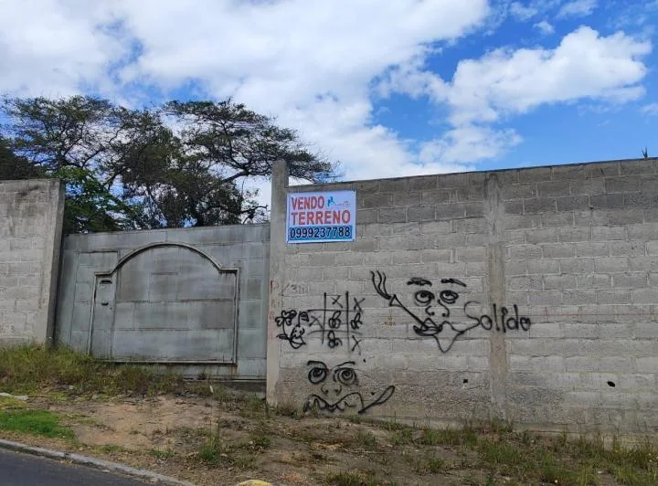 Hermoso Terreno de Venta con Cerramiento Sector Nayon — imagen 1