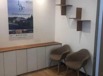 Oficina de Venta en Edificio Moderno — imagen 2