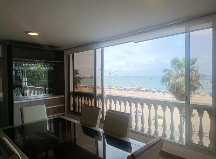 Departamento Remodelado con Jacuzzi Frente Al Mar en Chipipe Salinas — imagen 1