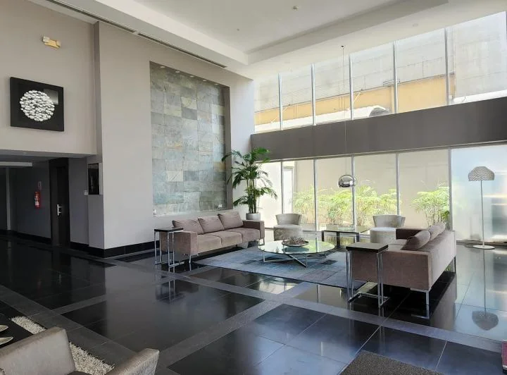 ¡Oportunidad Vendo Suite en Edificio Quo Luxury Apartments, Frente Mall del Sol!, Guayas — imagen 1