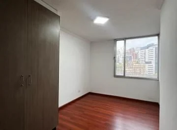 En Venta Departamento Amplio de 3 Habitaciones, La Carolina/ Plaza Argentina — imagen 2