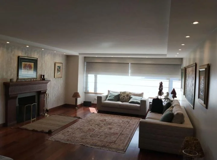 González Suárez, Vendo Departamento 245 m², Dos Dorm. con Baño C/u, 2 Garajes, Bodega, Vista. Provincia de Pichincha — imagen 1