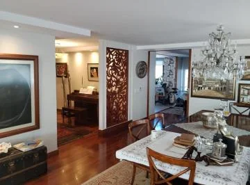 González Suárez, Vendo Departamento 245 m², Dos Dorm. con Baño C/u, 2 Garajes, Bodega, Vista. Provincia de Pichincha — imagen 5