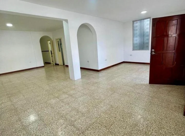 6025. Kennedy Nueva, Vendo Departamento Planta Baja 4 Dorm. $100.000, Guayas — imagen 1