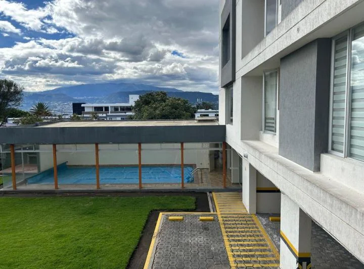 Vendo Departamento de Oprtunidad, 2 Dorm. - Piscina en Tumbaco Fácil Acceso — imagen 1