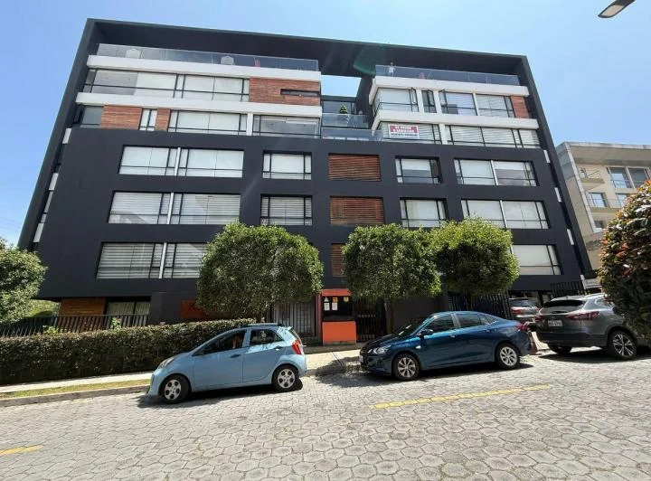 Lomas de Monteserrín. Bellisimo Departamento con Balcón — imagen 1