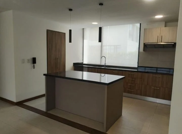 Amplio y Comodo Departamentos en Cumbaya — imagen 1