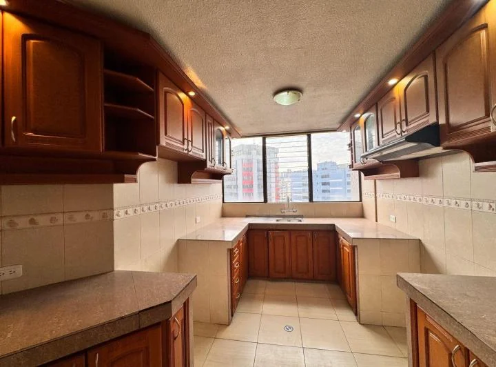Departamento en Venta - por Remodelar - 160 m - Colón y Diego de Almagro — imagen 1
