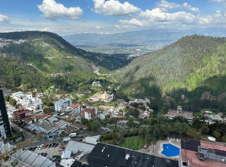 Vendo Espectacular Departamento González Suárez 2d. Edificio de Lujo - Piscina Vista Panorámica — imagen 1