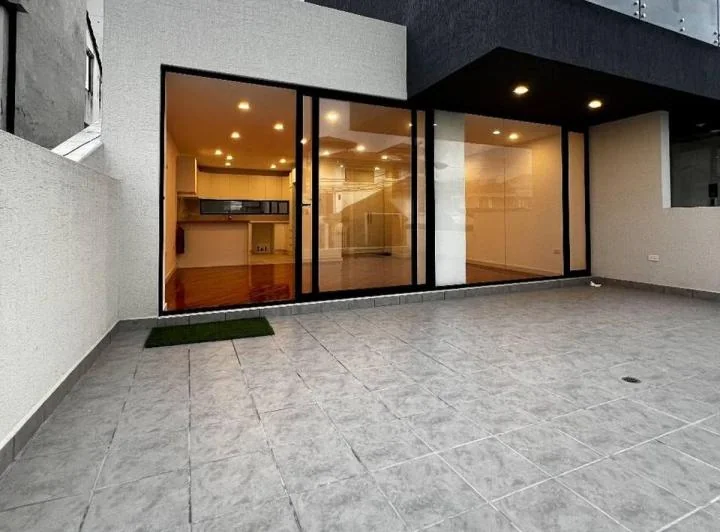 Venta Departamento con Patio 2 Dorm. Urbanizacion El Condado — imagen 1