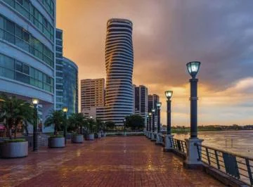 Venta de Oficina Tipo Penthouse en Edificio Point - Puerto Santa Ana - Guayaquil Am, Guayas — imagen 5