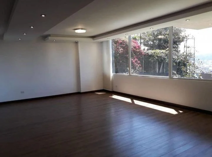 Departamento de Venta Quito Tenis Remodelado, 4 Dorm., Amplio — imagen 1