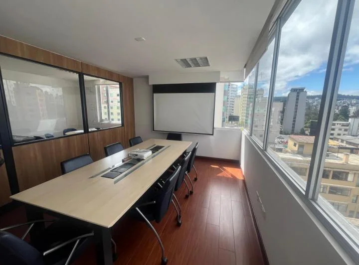 Vendo Oficina en Edificio Corporativo y Moderno Sector Carolina — imagen 1