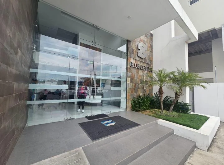 Oficina en Blue Center en Venta - K. Lugo, Guayas — imagen 1