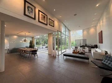 Hermosa Casa de Venta en Exclusiva Urbanización de Cumbayá! — imagen 5