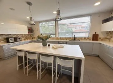 Hermosa Casa de Venta en Exclusiva Urbanización de Cumbayá! — imagen 4