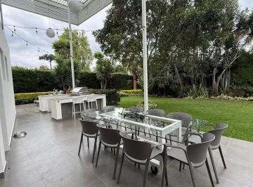 Hermosa Casa de Venta en Exclusiva Urbanización de Cumbayá! — imagen 2