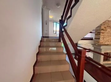 De Venta Hermosa Casa de 5 Dorm. en La Urbanizacion El Condado — imagen 3