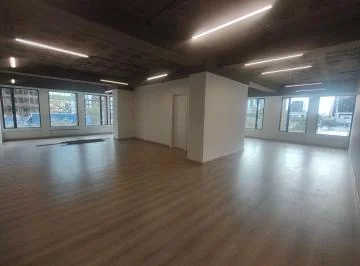 Vendo Oficina Remodelada 260 m² + 5 Parqueaderos, Sector Iñaquito, Norte de Quito — imagen 2
