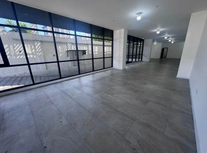 Local Comercial en Venta 199 M² 6 Diciembre y Gaspar de Villarroel — imagen 1