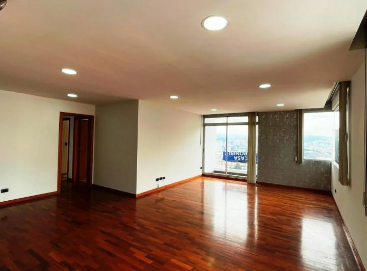 Quito Tenis - Departamento en Venta - 3 Dorm. — imagen 1