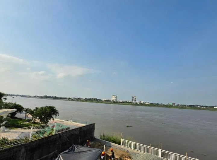Vista Al Rio con Terraza de Estreno, Guayas — imagen 1
