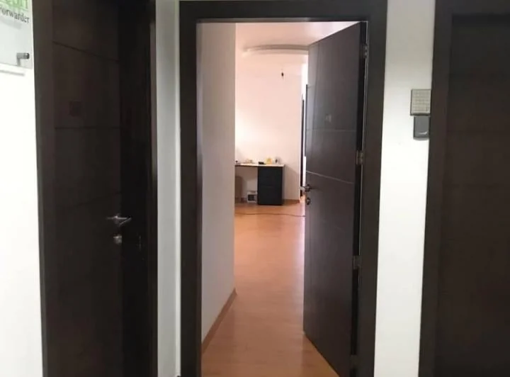 Vendo Amplia Oficina 68 m² Ventura Mall Tumbaco — imagen 1