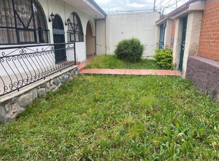 Terreno Esquinero en Venta. Av Américas, Azuay — imagen 1