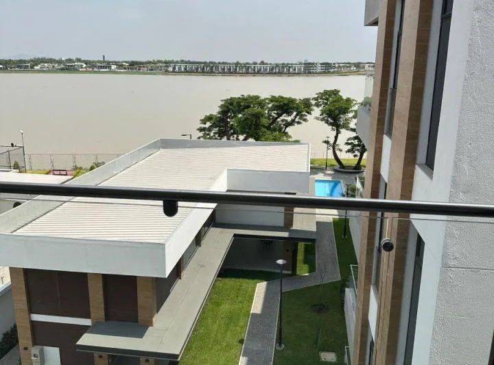 Departamento de Venta en Samborodnon Vista Al Río de Estreno Primeros Km, Guayas — imagen 1