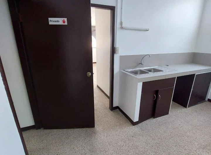En Venta Oficina/consultorio de 70 m² El Mejor Sector Kennedy Area de Medicos., Guayas — imagen 1