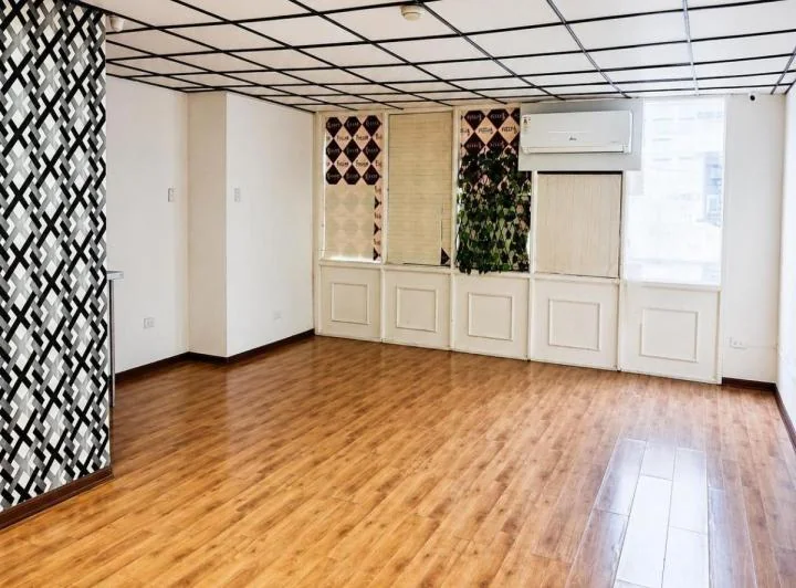 Tu Oficina Debe Estar Aquí | 83 m² de Área Útil | Edificio Torre Azul | Al Mejor Precio, Guayas — imagen 1