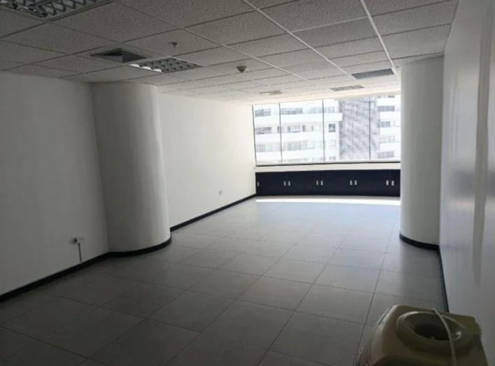 The Point, Puerto Santa Ana, Vendo Oficina con Estacionamiento. Guayas — imagen 1