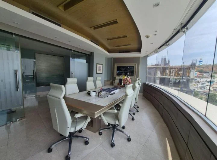 Oficinas Corporativas Amobladas en Venta – The Point, Puerto Santa Ana, Centro de Guayaquil, Guayas — imagen 1
