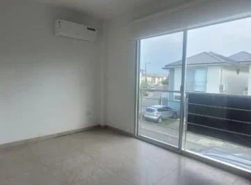 En Venta Casa de Dos Plantas Dos Dorm. en Vistana 1000 Precio de Oportunidad, Guayas — imagen 2