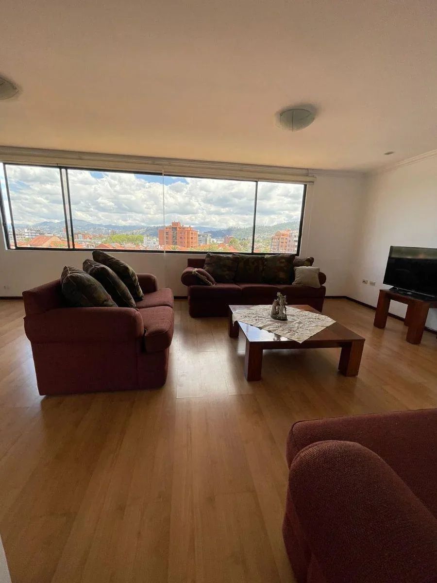 Departamento en Venta con Vista Espectacular Cerca Remigio Crespo, Azuay — imagen 3