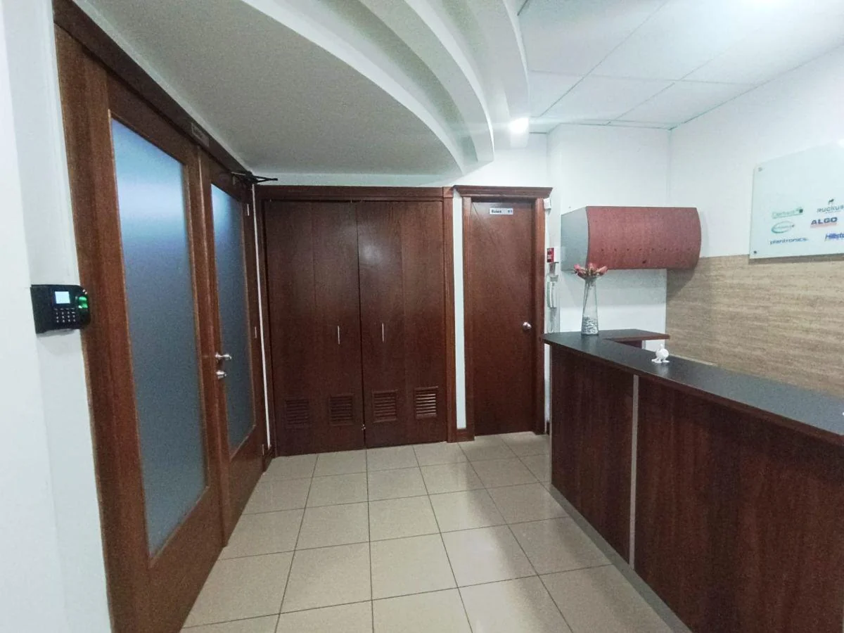 Vendo Oficina de 109 m² República E Inglaterra — imagen 3
