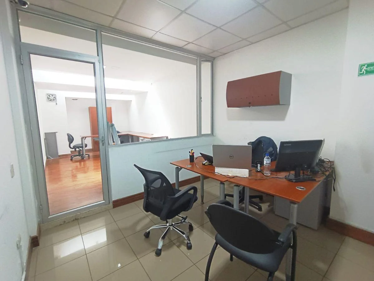 Vendo Oficina de 109 m² República E Inglaterra — imagen 2