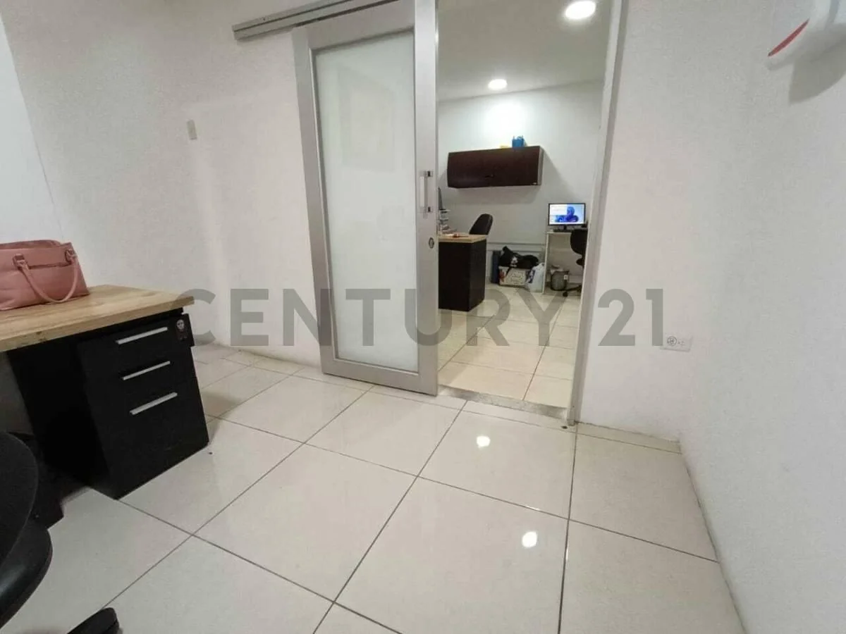 Venta de Oficina en Urdesa Central, Guayas — imagen 2