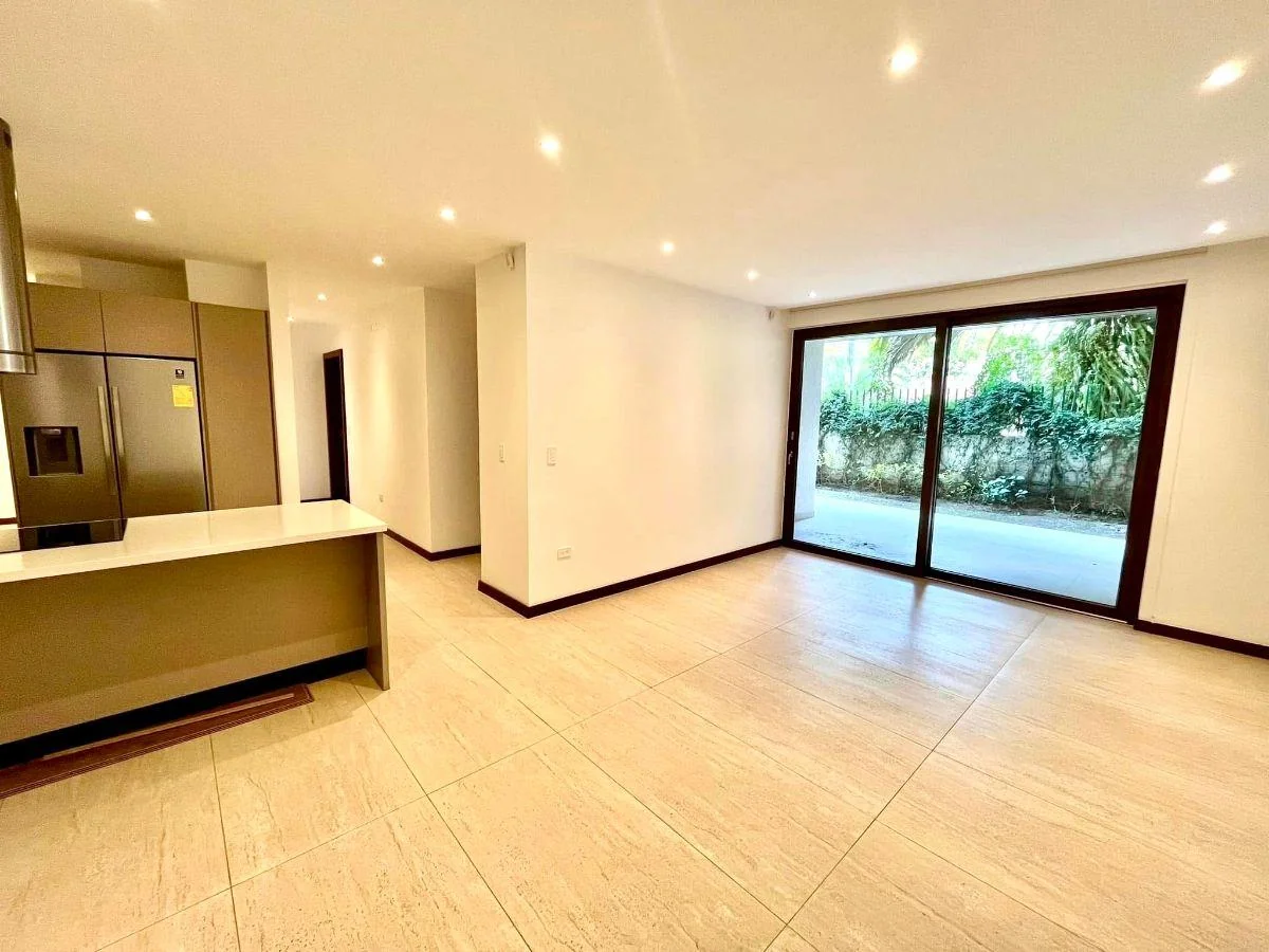 Cumbayá – Sector El Nacional | Vendo Exclusivo Departamento de 2 Dorm. con Jardín Privado y Lí — imagen 3