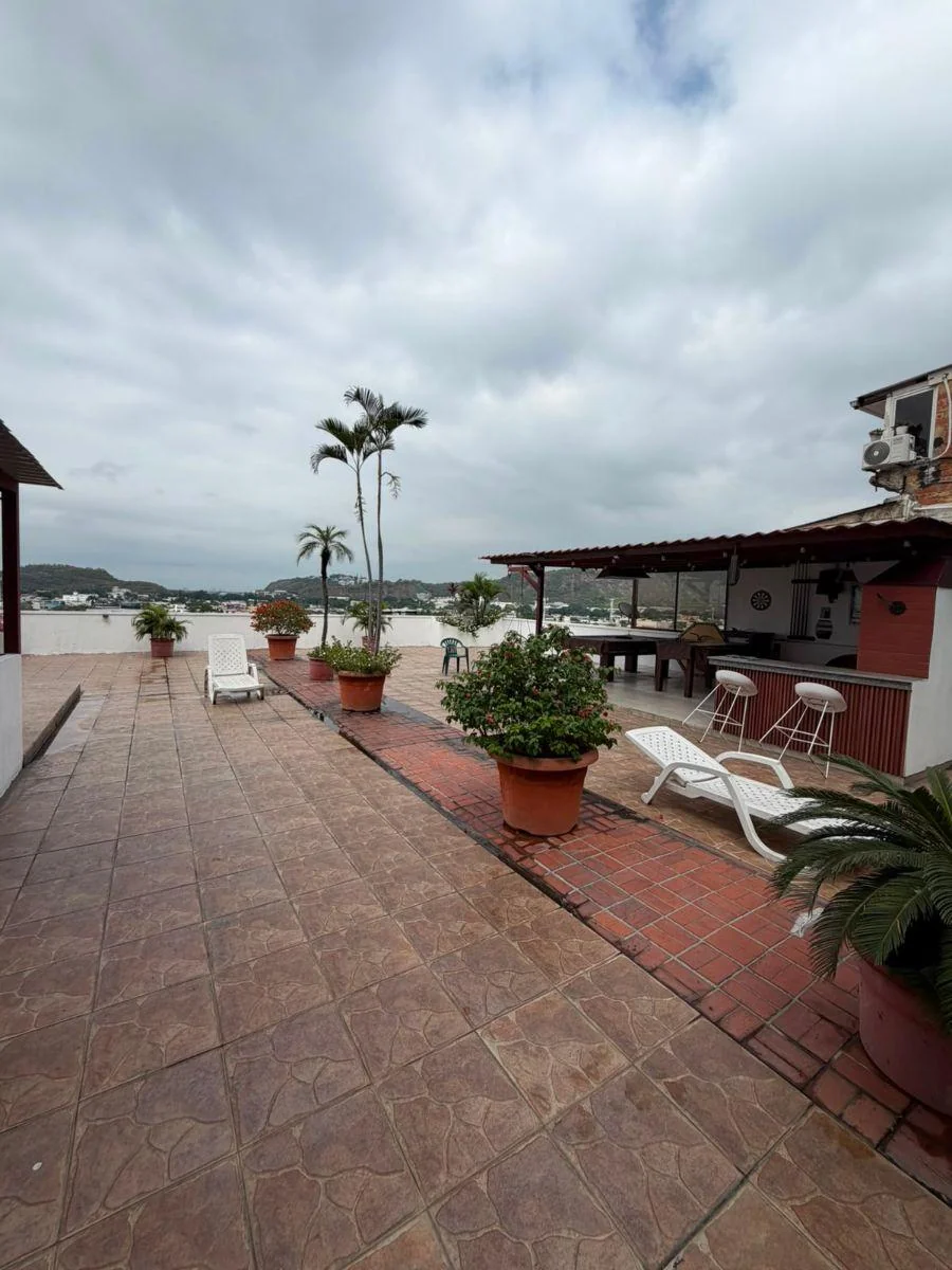 Departamento de Venta en Lomas de Urdesa Dentro de Condominio con Vista a La Ciudad, Guayas — imagen 4